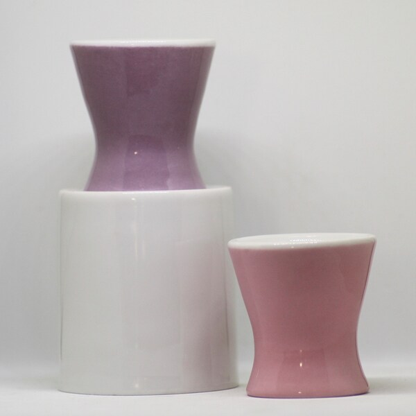 Lilienporzellan Daisy Hueveras / Juego de dos / Porcelana rosa y lila, Hueveras de cerámica / Mid Century Modern / 1950s/1960s