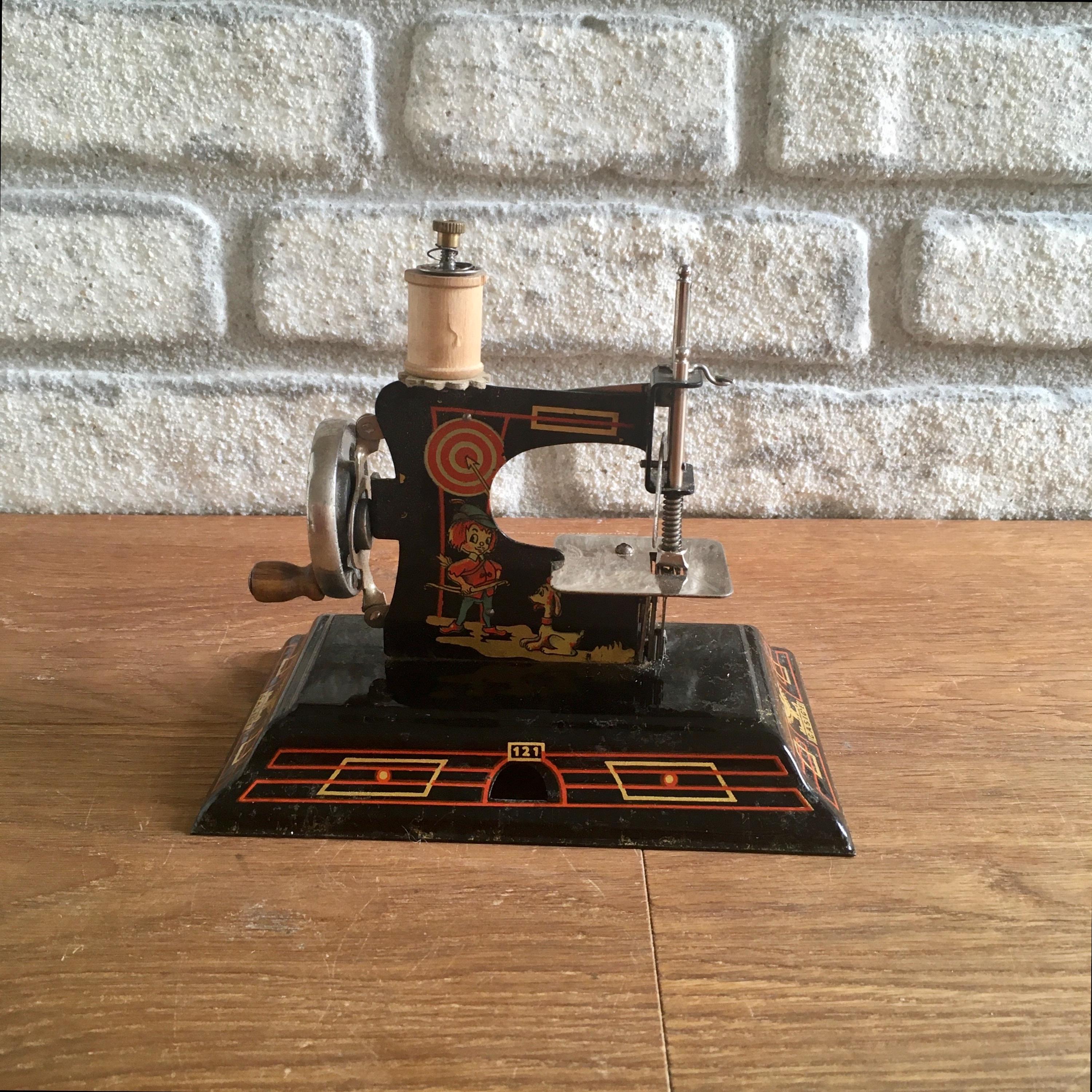 Antique Tin Toy Sewing Machine for Children | Casige Hand Crank Sewing ...