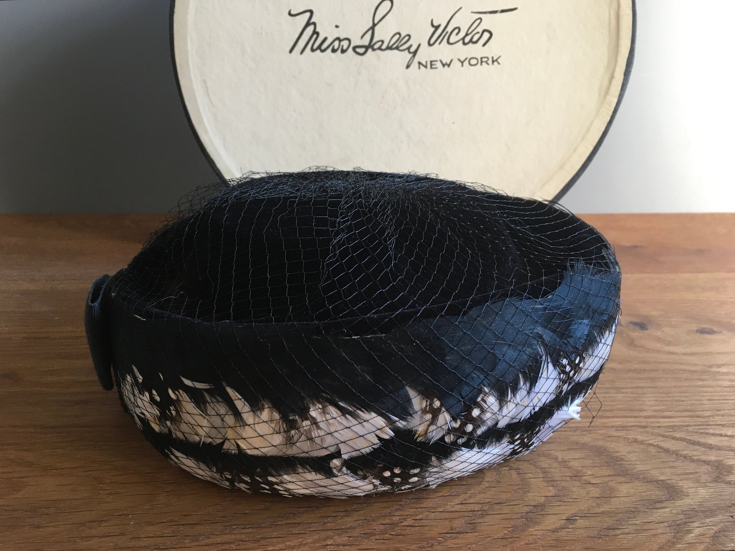 Miss Sally Victor Women\'s Vintage 1950\'s Black Feather Satin Pillbox Hat Vintage Black Velvet Pillbox Hat  main image 3