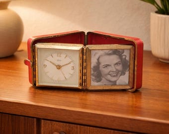 Reloj despertador de viaje vintage con marco de fotos y cuadro / Reloj de escritorio mecánico / Reloj de mesa con caja / Reloj de cuerda de latón rojo / Años 50