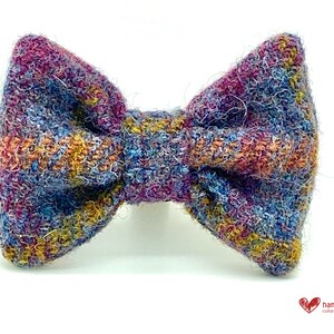 Indigo-rutig 'Harris Tweed'-rosett med Dickie-motiv