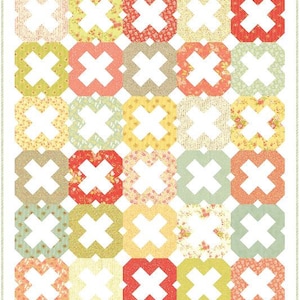 Op de afbeelding: Een quiltpatroon met een herhalend ontwerp van witte kruisen in kleurrijke vierkanten. De vierkanten zijn in tinten rood, geel, groen en roze.