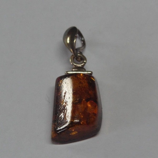 1803-138 - Authentic Vintage Amber Pendant - Free-form - Energetic and Protective Gem - Pendentif Ambre