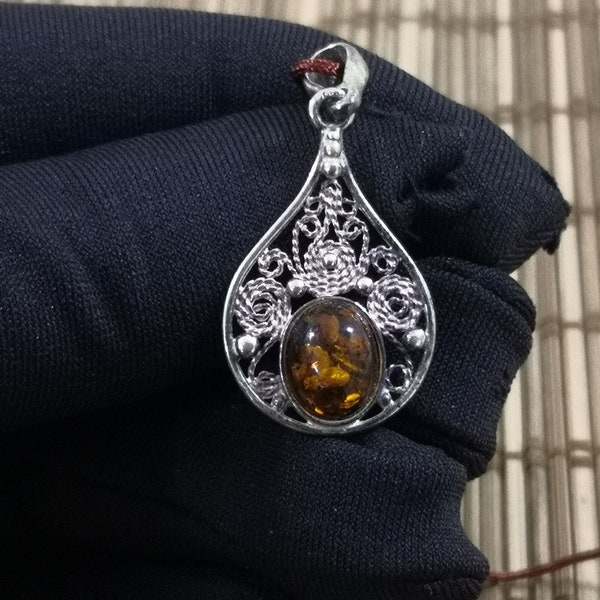 2305-001 - Authentic Vintage Amber Pendant - Energetic and Protective Gem - Pendentif Ambre