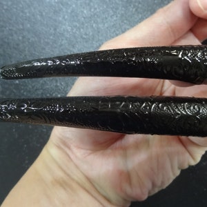 Artigli regolabili di colore nero (11,5 cm) - Artigli strega di colore nero Artigli fatati Artigli gotici - Chiodo a spillo - Parata per unghie