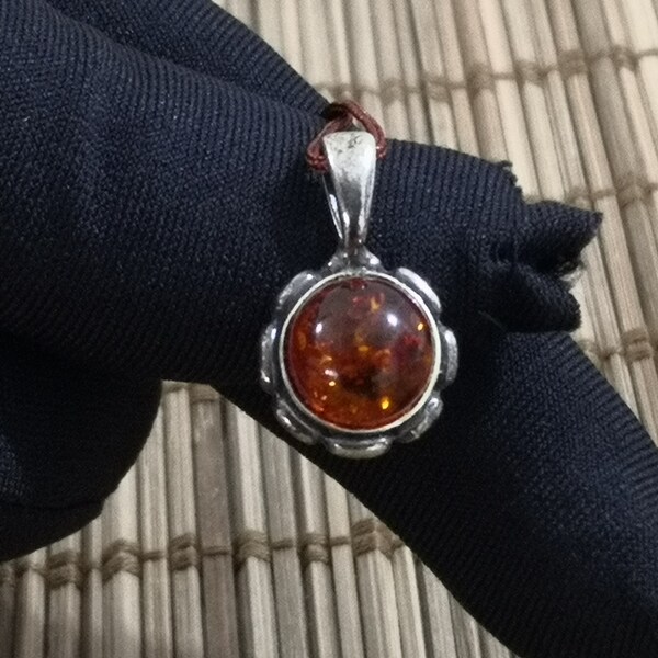 2305-003 - Authentic Vintage Amber Pendant - Energetic and Protective Gem - Pendentif Ambre