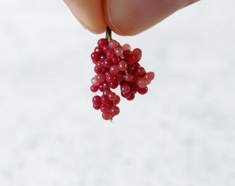 Miniature Red Grapes - Scale 1:12