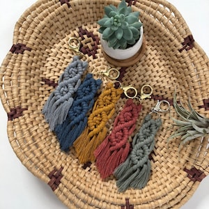 Handgemachter Makramee Schlüsselanhänger