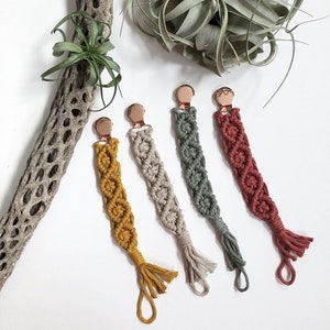 Macramé baby pacifier clip - Fall colors