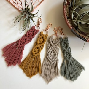 Macramé keychain