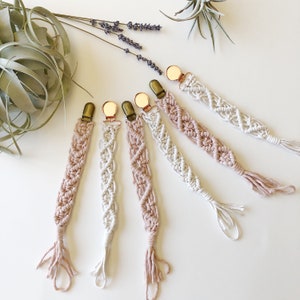 Macramé baby pacifier clip-blush/natural