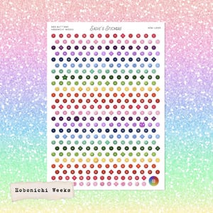 Pode incluir: Uma folha de adesivos com uma variedade de adesivos de botões coloridos em um gradiente de arco-íris. Os adesivos incluem formas redondas, quadradas e de diamante. O texto "Sadie's Stickers" e "365 Buttons Hobonichi Weeks" são visíveis.