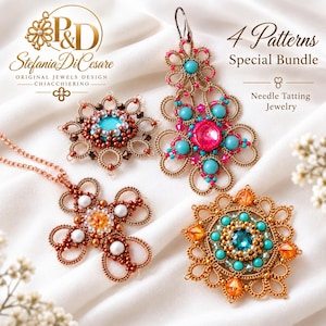 Può includere: Quattro gioielli realizzati a chiacchierino con complessi lavori a filo, perline turchesi, rosa e arancioni e cristalli. Il testo recita: P&D Stefania DiCesare Original Jewels Design Chiacchierino, 4 Patterns Special Bundle, Needle Tatting Jewelry.