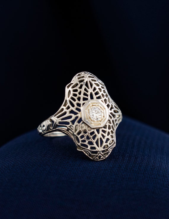 18K White Gold Vintage Diamond Filigree Ring