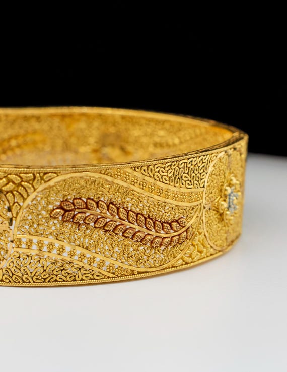 22k Tri-Colored Gold Filigree Bangle - image 5