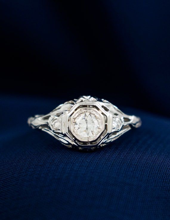 18K White Gold Vintage Diamond Filigree Ring