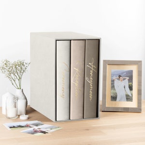 3 album fotografici per matrimonio con buste per un massimo di 3000 foto 4x6, grandi libri regalo in velluto + custodia / realizzati a mano in Europa da Arcoalbum