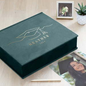 Caja de recuerdos personalizada para graduados de secundaria, preparatoria y universidad / Caja grande de terciopelo para recuerdos de graduación / Hecha a mano en Europa