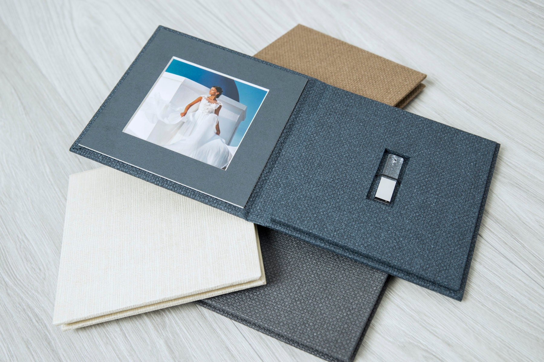 Usb packaging. Dvd бокс для флешки. Коробочка для флешки. Упаковка для флешки. Usb packaging.