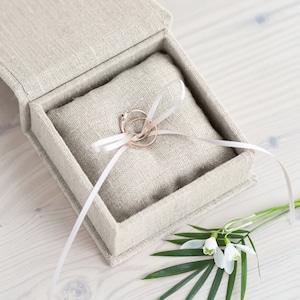リングベアラーボックス + 取り外し可能なリングベアラーピロー、ベストセラーの結婚指輪ボックス、リングベアラーギフト、結婚式用のパーソナライズされたリングボックス