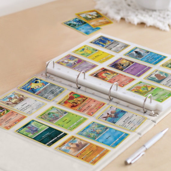 Classeur pour cartes à collectionner, album pour Pokémon et autres cartes  de jeu, livre de collection de cartes pouvant contenir jusqu'à 900 cartes  Fabriqué à la main en Europe -  France