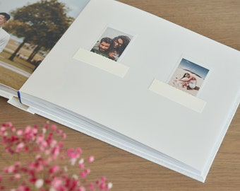 Alternative au livre d'or de mariage, album photo à plat avec photos imprimées sur le côté droit et 2 pochettes pour photos instantanées sur le côté gauche