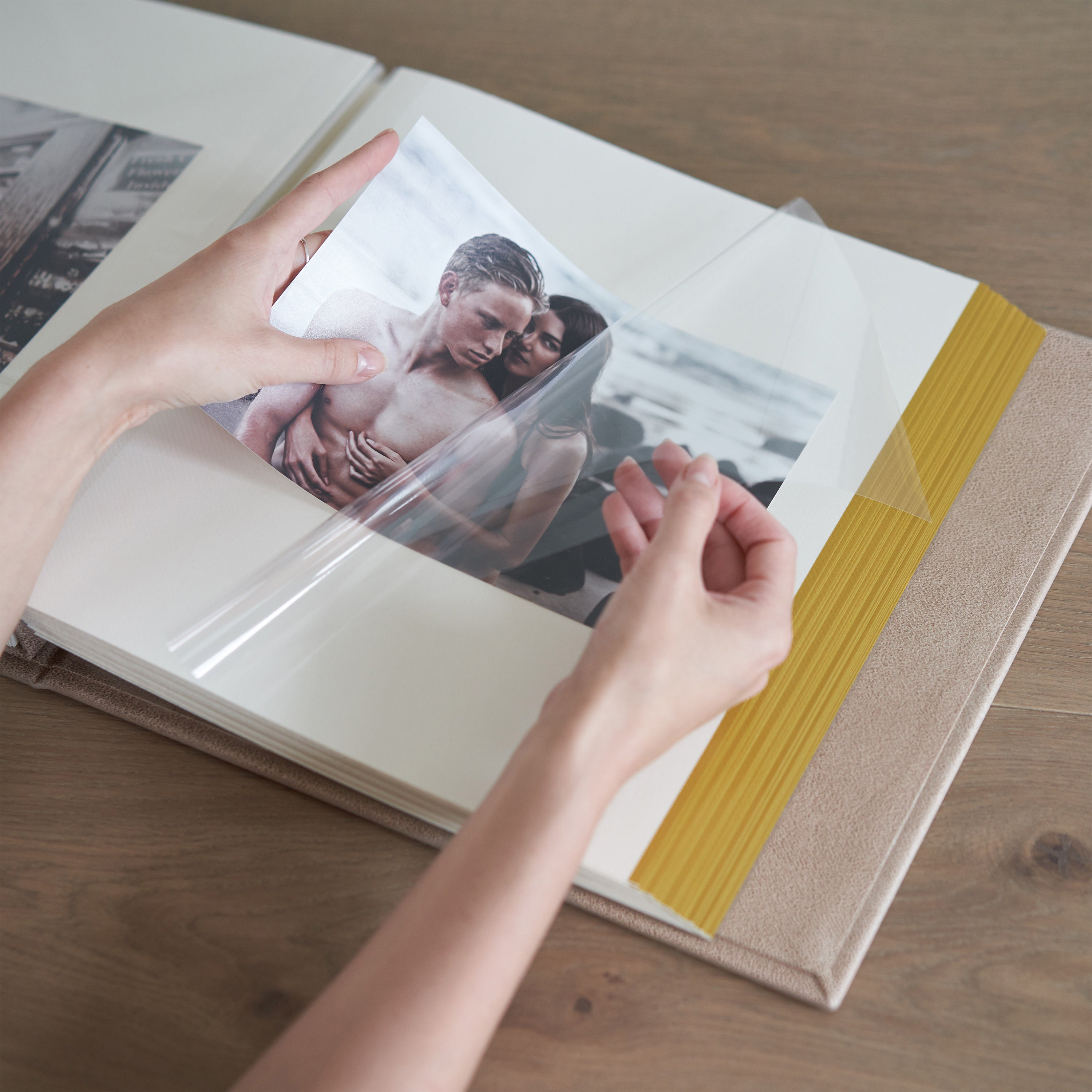  Álbum de fotos autoadhesivo grande, 60 páginas (13 x 12.6  pulgadas), lino caqui para fotos de todos los tamaños con 10 bolígrafos  metálicos, para luna de miel, boda, aniversario, graduación, : Arte y  Manualidades