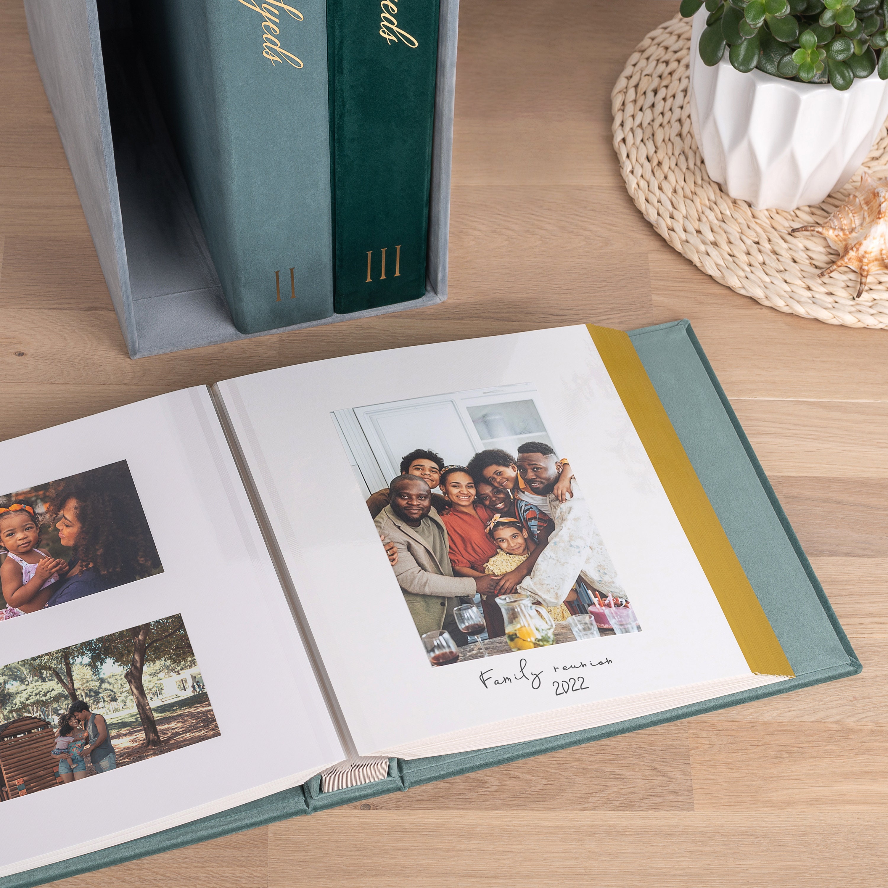 Wedding Self-adhesive Photo Album and Slipcase, Velvet L Size Self Adhesive  Scrapbook Album Slipcase A Set of 2, 3, 4 Albums Slipcase 