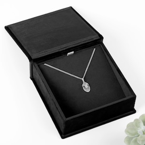 Gepersonaliseerde geschenkdoos bruiloft ketting | Aangepaste Italiaanse suède of fluwelen doos met personalisatie | Elegant handgemaakt cadeau voor haar