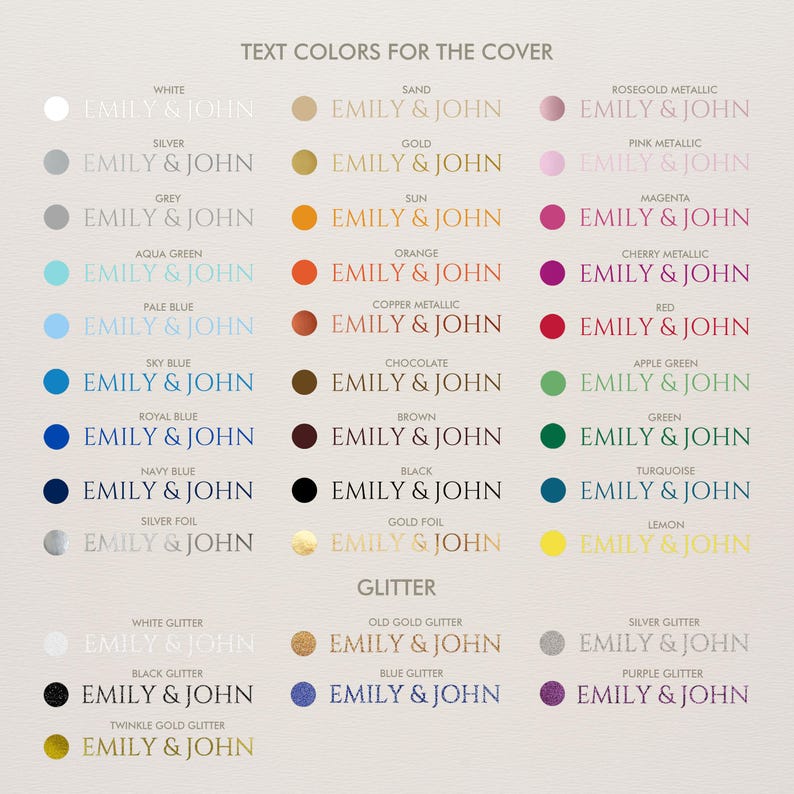 K&ouml;nnte beinhalten: Eine Farbkarte mit Textfarben f&uuml;r einen Einband, mit dem Text "EMILY & JOHN" in verschiedenen Farben. Farben sind Wei&szlig;, Silber, Grau, Aquagr&uuml;n, Hellblau, Himmelblau, K&ouml;nigsblau, Marineblau, Silberfolie, Wei&szlig;glitter und Schwarzglitter.