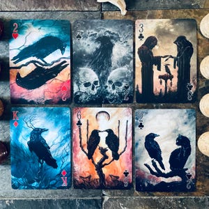 Raven's Soul - Deck de poker classique de 52 cartes avec des illustrations surréalistes et sombres de corbeau, de corbeau et de pie