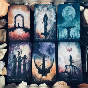 Jeu de tarots Voyage de l'ombre - Jeu de tarots de 78 cartes mettant en vedette des oeuvres d'art sombres, sombres et fantastiques par J Edward Neill