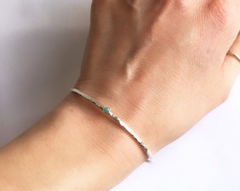 Bracelet jonc en argent avec pierres précieuses