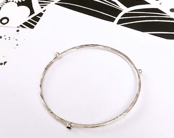 Bracelet jonc personnalisé en argent avec 3 pierres précieuses