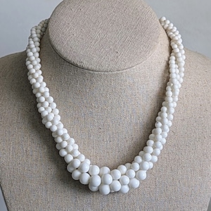 1960s White Milk Glass Twisted Beaded Choker Collar Necklace 16-inch
