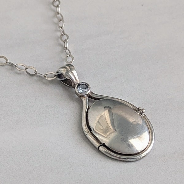 Vintage Sterling Silver Aquamarine Oval Locket Pendant Necklace Signed Nikolas