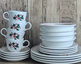 20 Piece Homer Loughlin Fiesta Christmas Dinnerware Four 5-piece