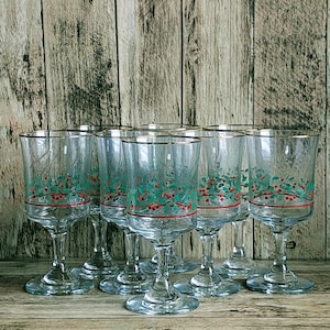 Vintage 1986 Arbys Christmas Holly Berry Glasses Wine Goblets Gold Rim Stemmed - Set of 8