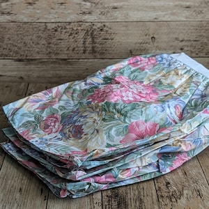 New Old Stock 1990s Westpoint Stevens Made in USA Queen Floral Dust Ruffle - French Country Cottage Chic
