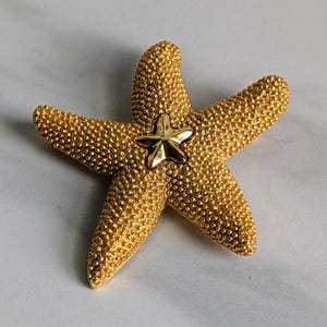 Vintage Gold Tone Textured Sea Star Starfish Brooch Pin Costume Jewelry Estate SIGNED