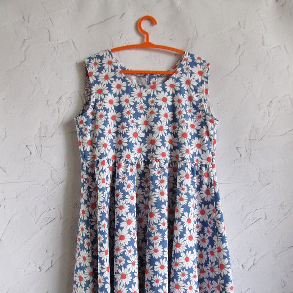 Summer dress - daisy print - floral blue dress - sleeveless dress - cotton summer dress - bateau neckline - simple flared dress - 7 years