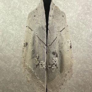 Orenburg floral antique lace goat down shawl, 160 x 160 cm / 63 x 63 inch