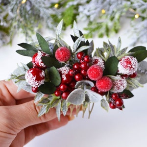 Winter berries mini comb for wedding Eucalyptus hair clip Christmas headpiece woodland flower hair comb Bridal accessories Boutonniere
