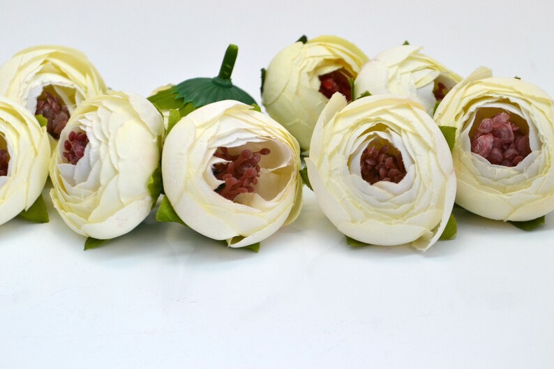 Small Ranunculus in Ivory Flower head Craft Ranunculus Fake flowers Wedding flowers Silk artificial flowers Faux flowers