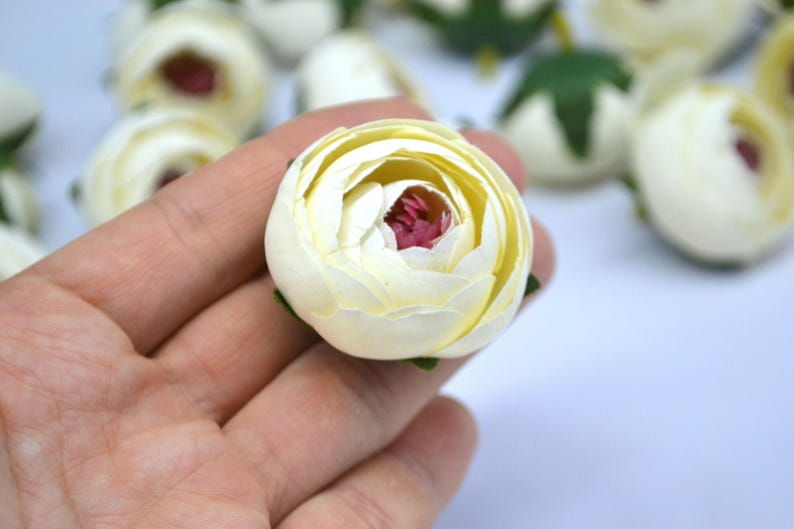 Small Ranunculus in Ivory Flower head Craft Ranunculus Fake flowers Wedding flowers Silk artificial flowers Faux flowers