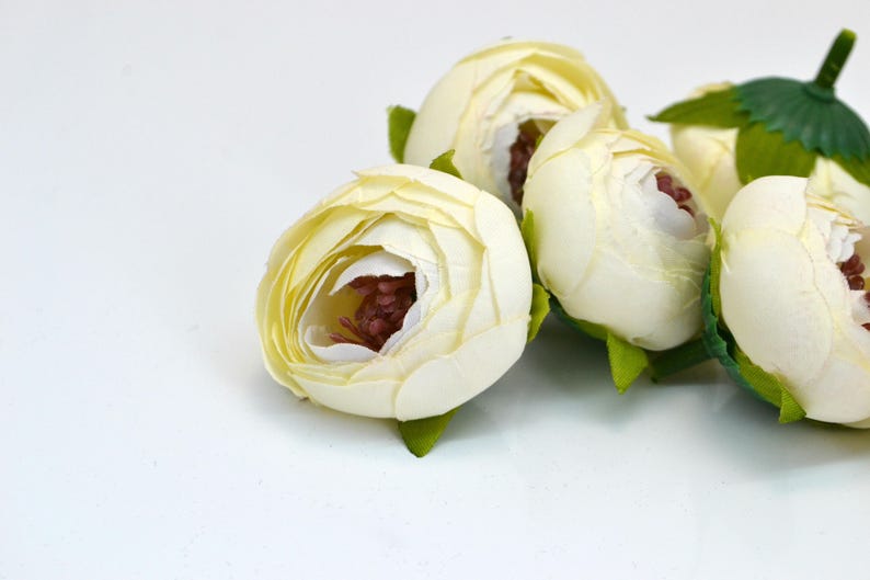 Small Ranunculus in Ivory Flower head Craft Ranunculus Fake flowers Wedding flowers Silk artificial flowers Faux flowers