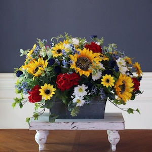 Sunflower Centerpiece for Dining Table, Farmhouse Country decor, Year Round Flower Arrangement, Kitchen Island Decor, Summer Tablescape