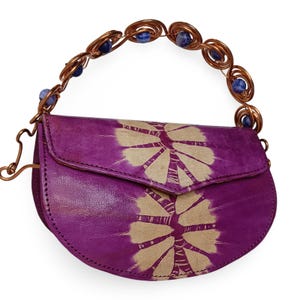 Monedero Batik con Asa de Cobre y Cuentas (Fucsia)
