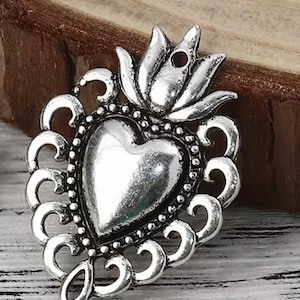 Beautiful 6 pcs Sacred Heart of Jesus Charm Mexican Milagro Flaming Heart Pendant Silver Tone