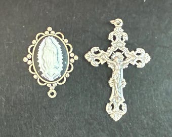 Rosario ovalado con camafeo y cruz de filigrana plateada